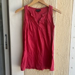 Athleta Perforated Jersey Style Sleeveless Tunic Red and Gold Size XL